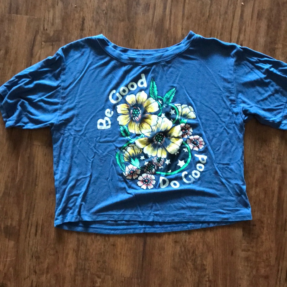 blue cropped graphic t-shirt